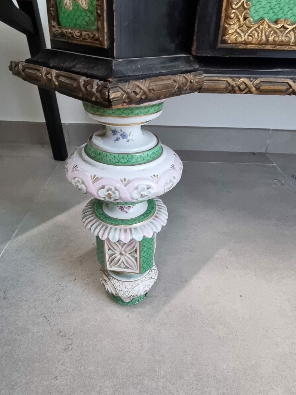 VETRINA DI SEVRES