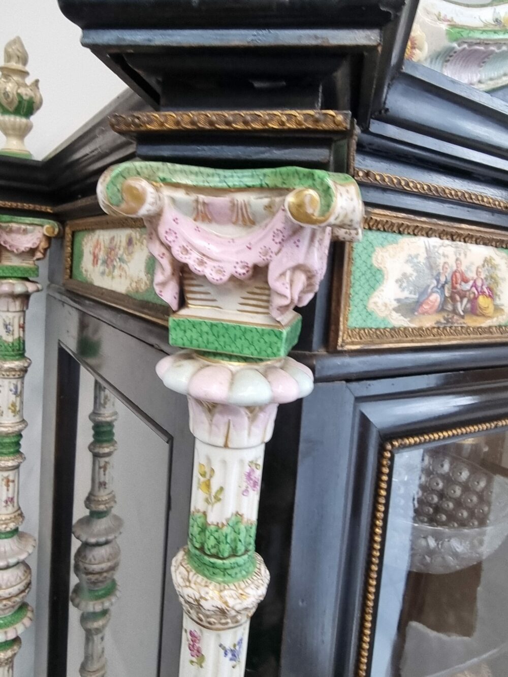 VETRINA DI SEVRES