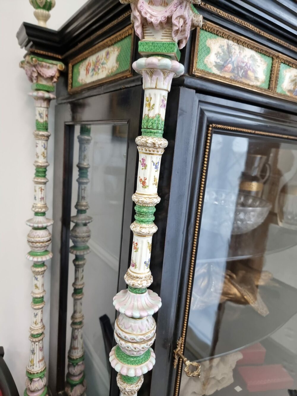 VETRINA DI SEVRES