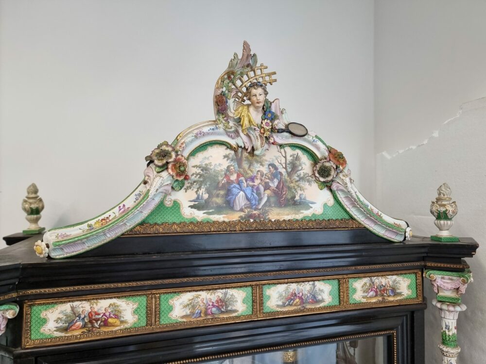 VETRINA DI SEVRES