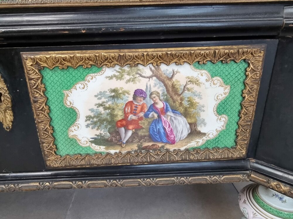 VETRINA DI SEVRES