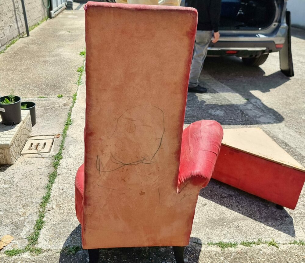 POLTRONA E PANCHETTO CONTENITORE